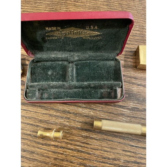 Vintage Gillette Razor Gold Tone Red Case Green Felt USA Made - Picture 8 of 10